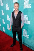 Крис Хемсворт (Chris Hemsworth) 2012 MTV Movie Awards (June 3) - 17xHQ 1e3f43196636725